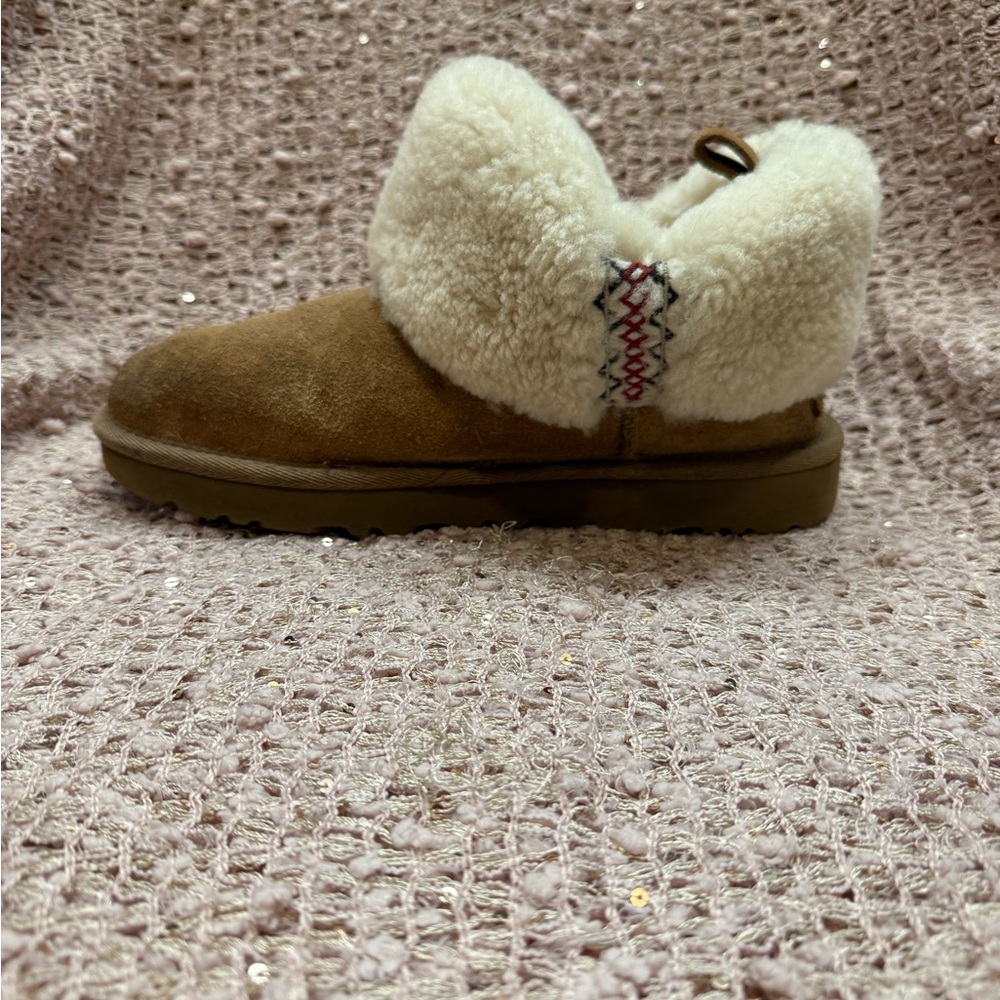 UGGS Women’s Size 6 - Picture 10 of 13